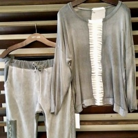 Conjunto babucha alg gamuzado bicolor y sweater stamp